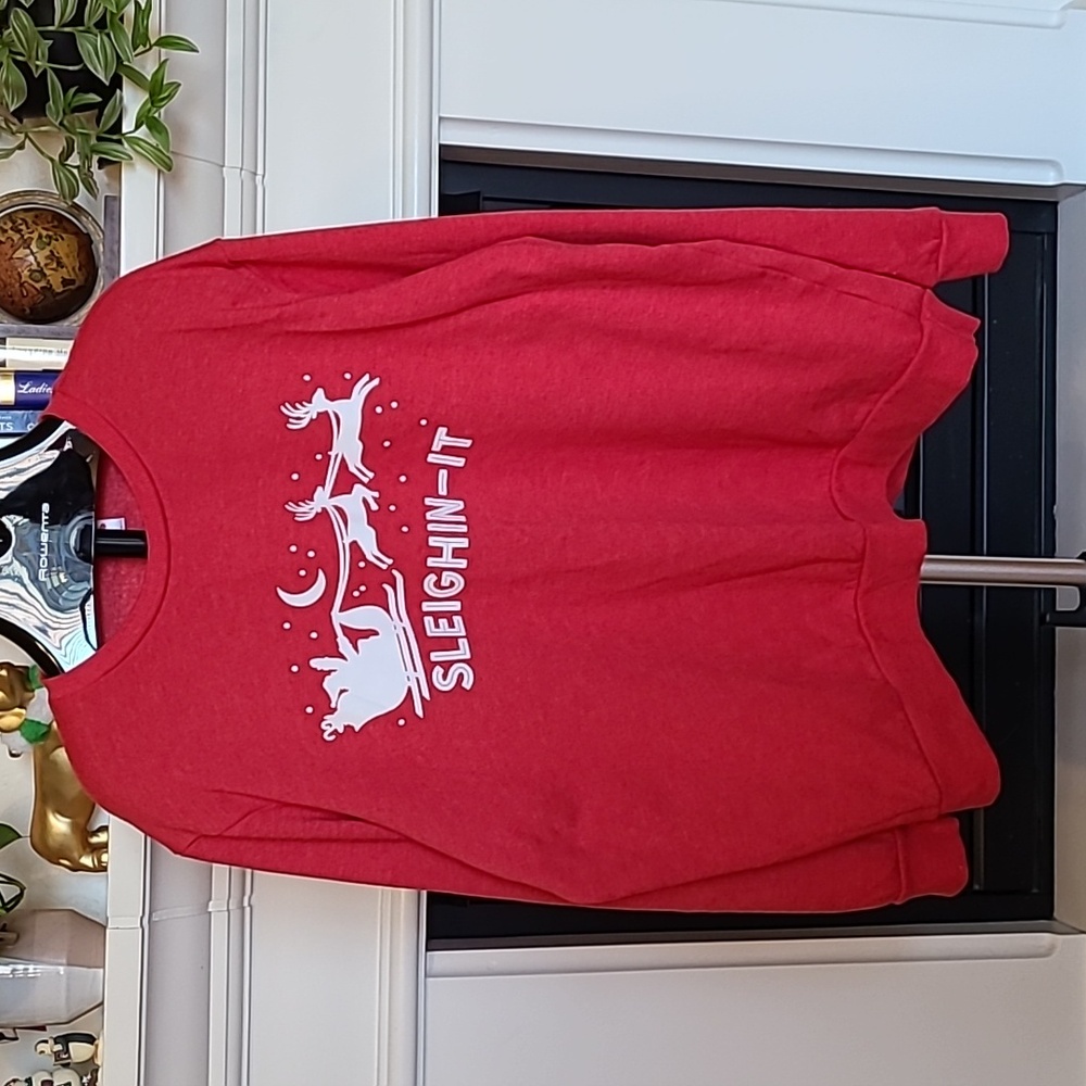 HOLIDAY TIME RED CHRISTMAS SWEATSHIRT WOMENS SIZE 2XL "SLEIGHIN-IT"